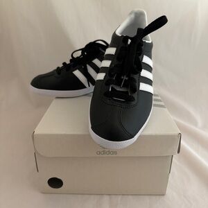 NEW Adidas Women’s Gazelle Sneakers